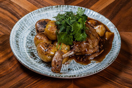 Томленая утка с печеным яблоком