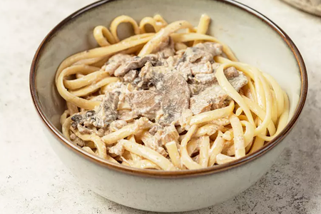 Макароны с курицей и грибами