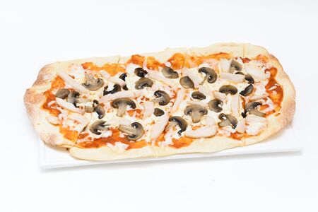 Пиццетта с курицей и грибами