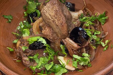 Баранина с черносливом