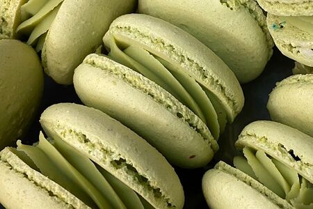 Макарон мята-малина