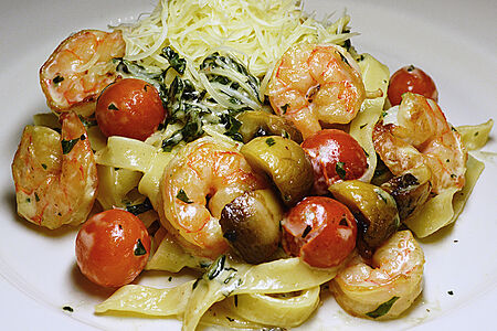 Феттучине с тигровыми креветками