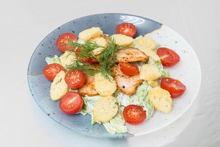 Салат Цезарь с курицей