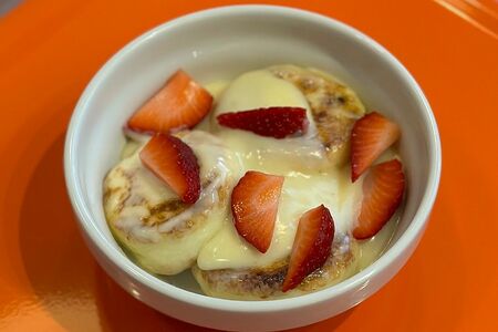 Тушеные сырники в соусе 3 молока