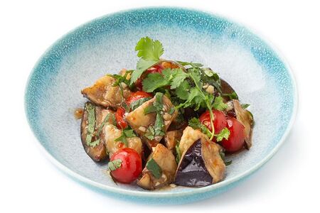 Паназиатский салат с хрустящими баклажанами