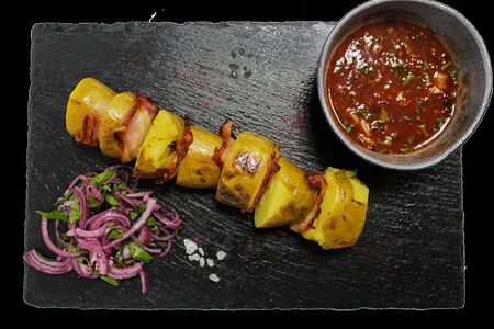 Картофель на мангале с беконом