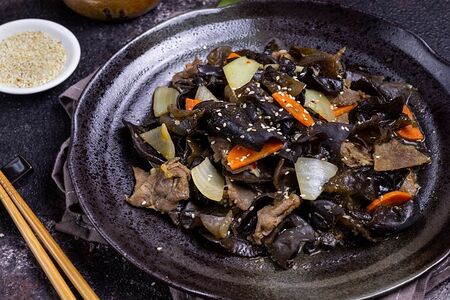 Древесные грибы с мясом