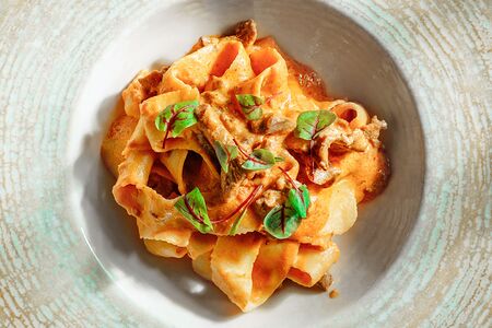 Паппарделли с говядиной и лисичками