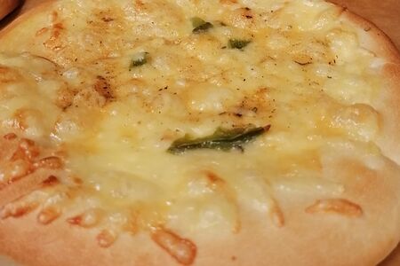 Лепешка сырная