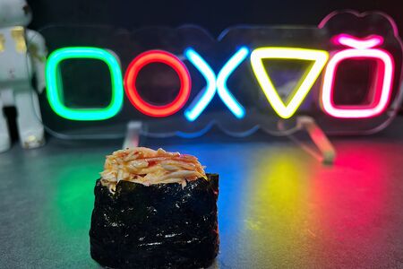 Запеченный гункан с крабом