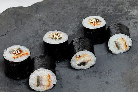 Маки с угрем