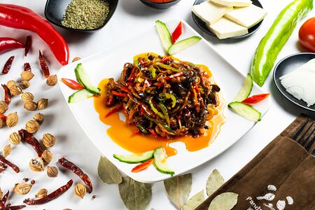 Жаренная говядина с рыбным привкусам