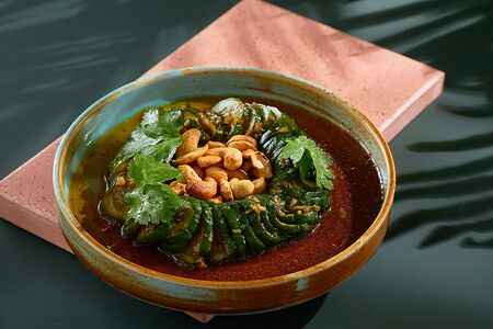 Огурцы по-азиатски с кешью