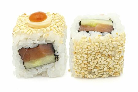 Лосось с огурцом ролл