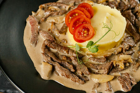 Бефстроганов с грибами