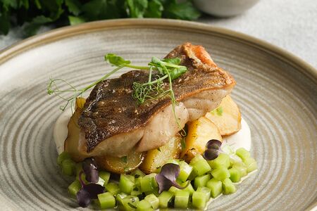 Ауха с молодым картофелем и сметанным соусом