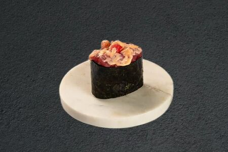 Спайси суши с тунцом