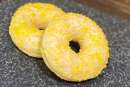 Пончик с лимонной начинкой