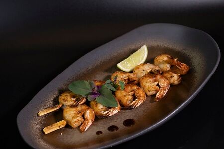 Креветки на мангале