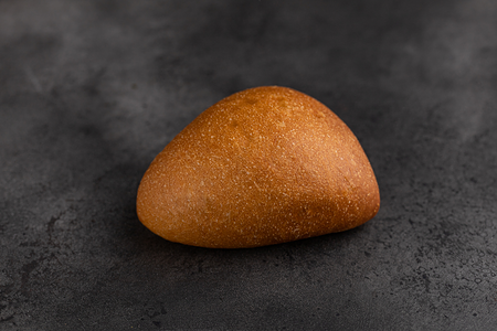 Пирожок печеный с капустой