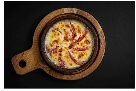 Сулугуни запеченный с томатами