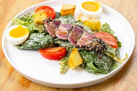 Салат с тунцом