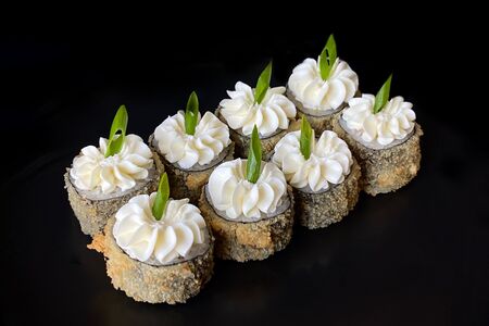 Кранч-ролл с лососем и угрем