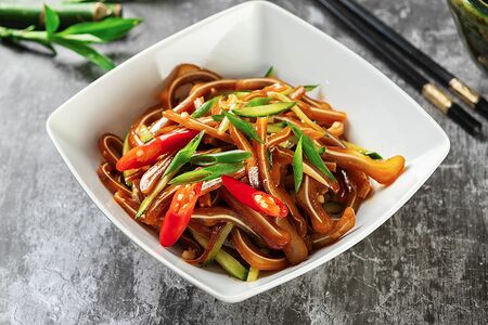 Салат из свиных ушек