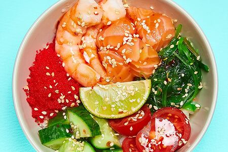 Поке с креветкой и лососем