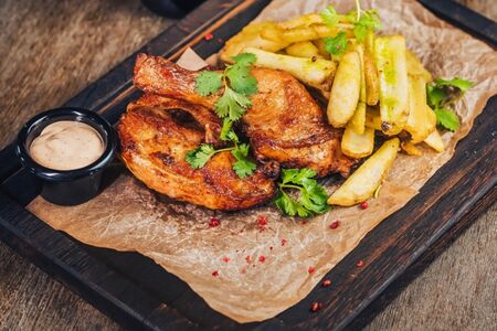 Жаренный на хоспере цыпленок