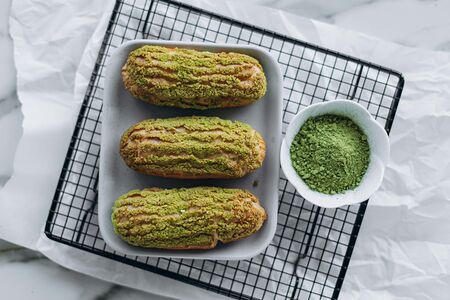 Эклер Фисташковый