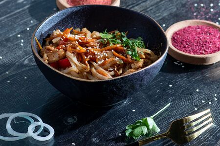 Вок-лапша свинина