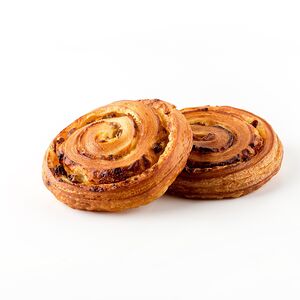 Улитка с изюмом и заварным кремом