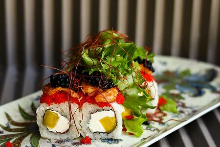 Ролл с креветками и манго как в Калифорнии