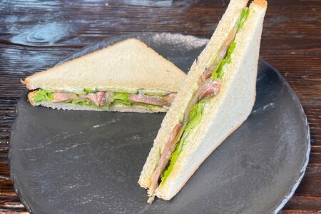 Сэндвич с филе маринованной барабульки