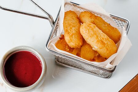 Палочки моцареллы