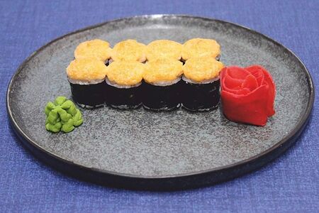 Запечённый мини-ролл с креветкой