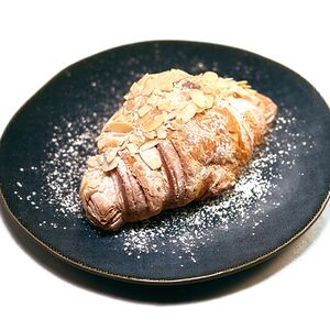 Миндальный круассан