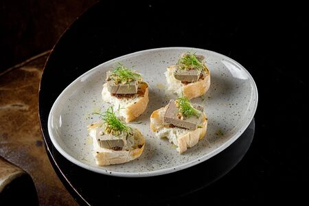 Чиабатта с паштетом из куриной печени