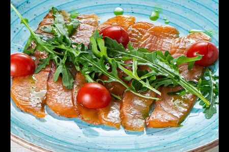 Слабосоленая семга с лимоном