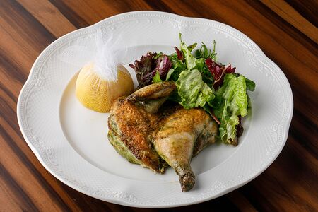 Половина цыплёнка с хрустящей корочкой