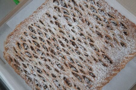 Пирог с грушами, персиками, киви