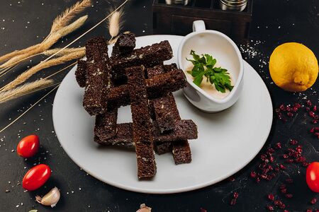 Гренки с чесночным соусом