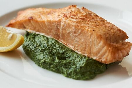 Семга со шпинатом