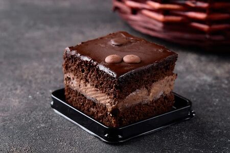 Пирожное Черный принц с фундуком