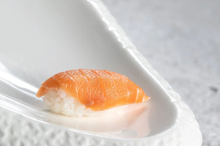 Суши с лососем