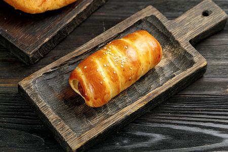 Сосиска в тесте печёная