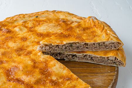 Большой пирог с мясом и картофелем 30см