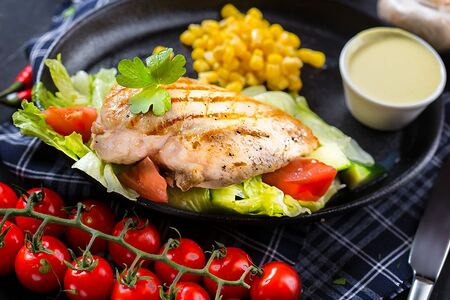 Куриная грудка на овощной подушке