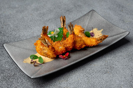 Тигровые креветки в кунжутно-ореховом соусе